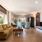Queen Of The Ocean Villa: Stately Style House With Pool