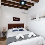 Queen Of The Ocean Villa: Stately Style House With Pool