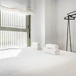 Vibrant Apartment With Terrace By Rems