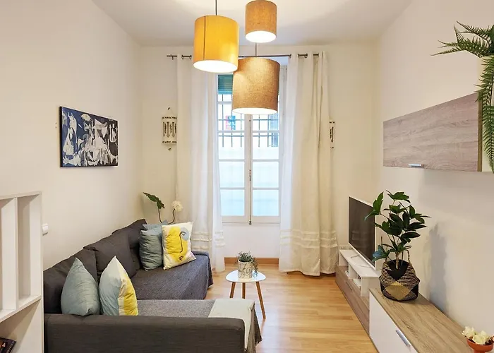 Espacioso apartamento en Plaza de la Merced, exterior con patio, en Centro histórico