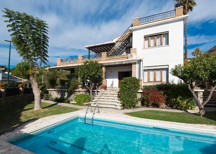 Queen Of The Ocean Villa: Stately Style House With Pool
