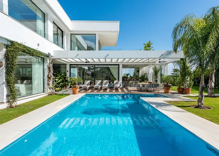 12 Guests - Prime Golf Villa Oasis - Malaga Host