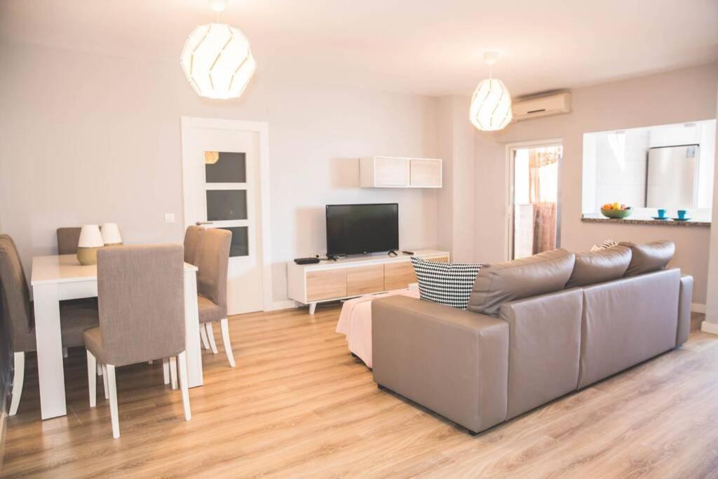 Apartamento Luminoso Apartamento 3hab En Pedregalejo Playa *