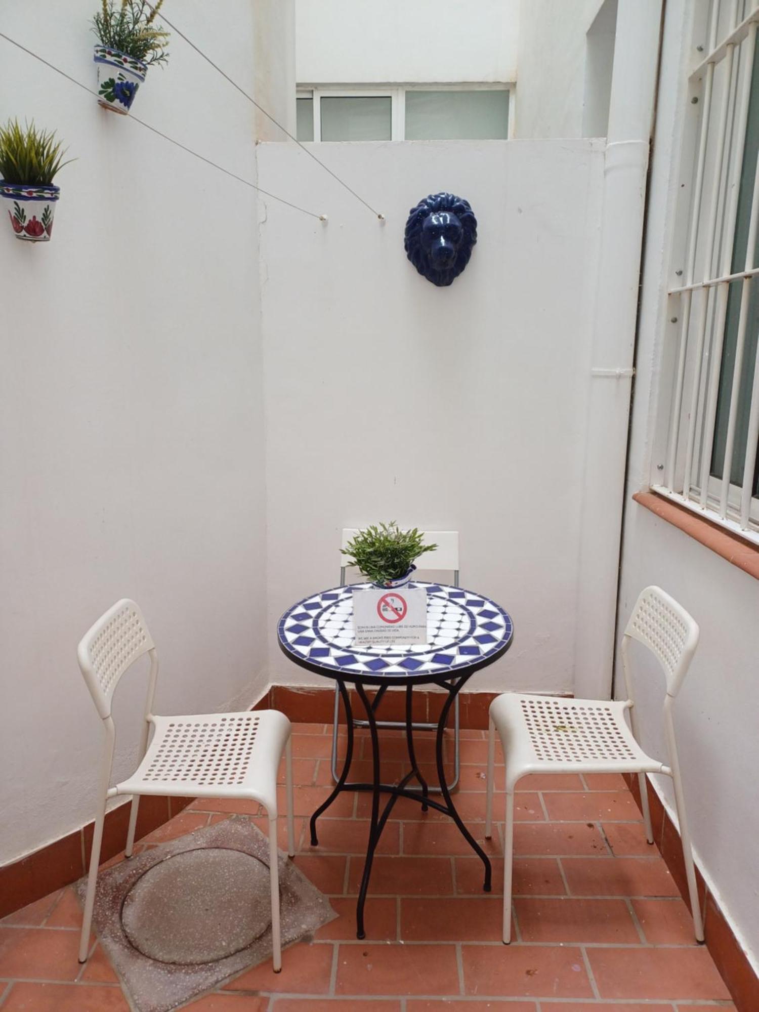 Espacioso En Plaza De La Merced, Exterior Con Patio, En Centro Histórico