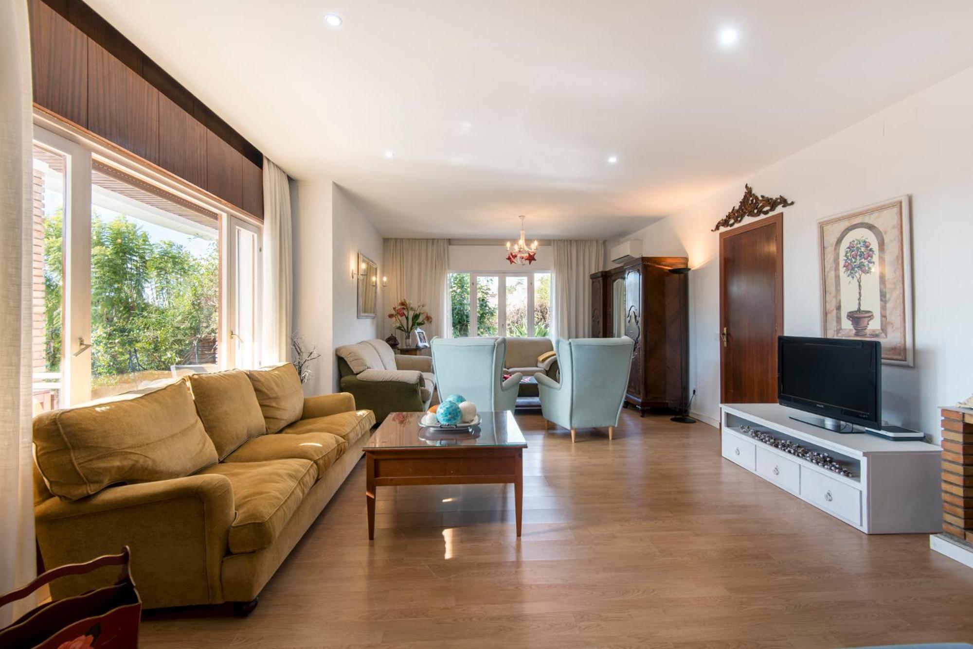 Сasa de vacaciones Queen Of The Ocean Villa: Stately Style House With Pool Málaga