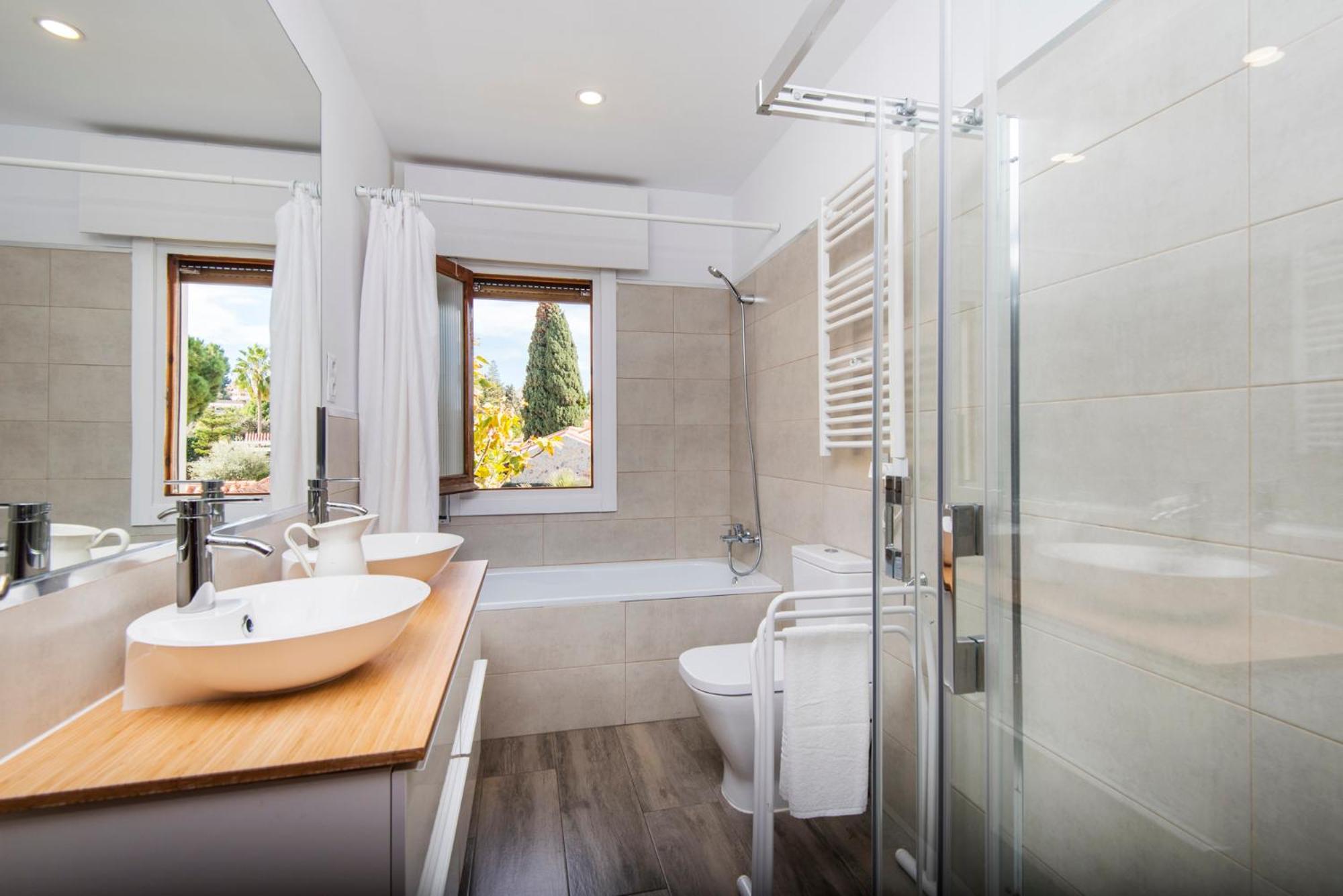 Queen Of The Ocean Villa: Stately Style House With Pool * Málaga