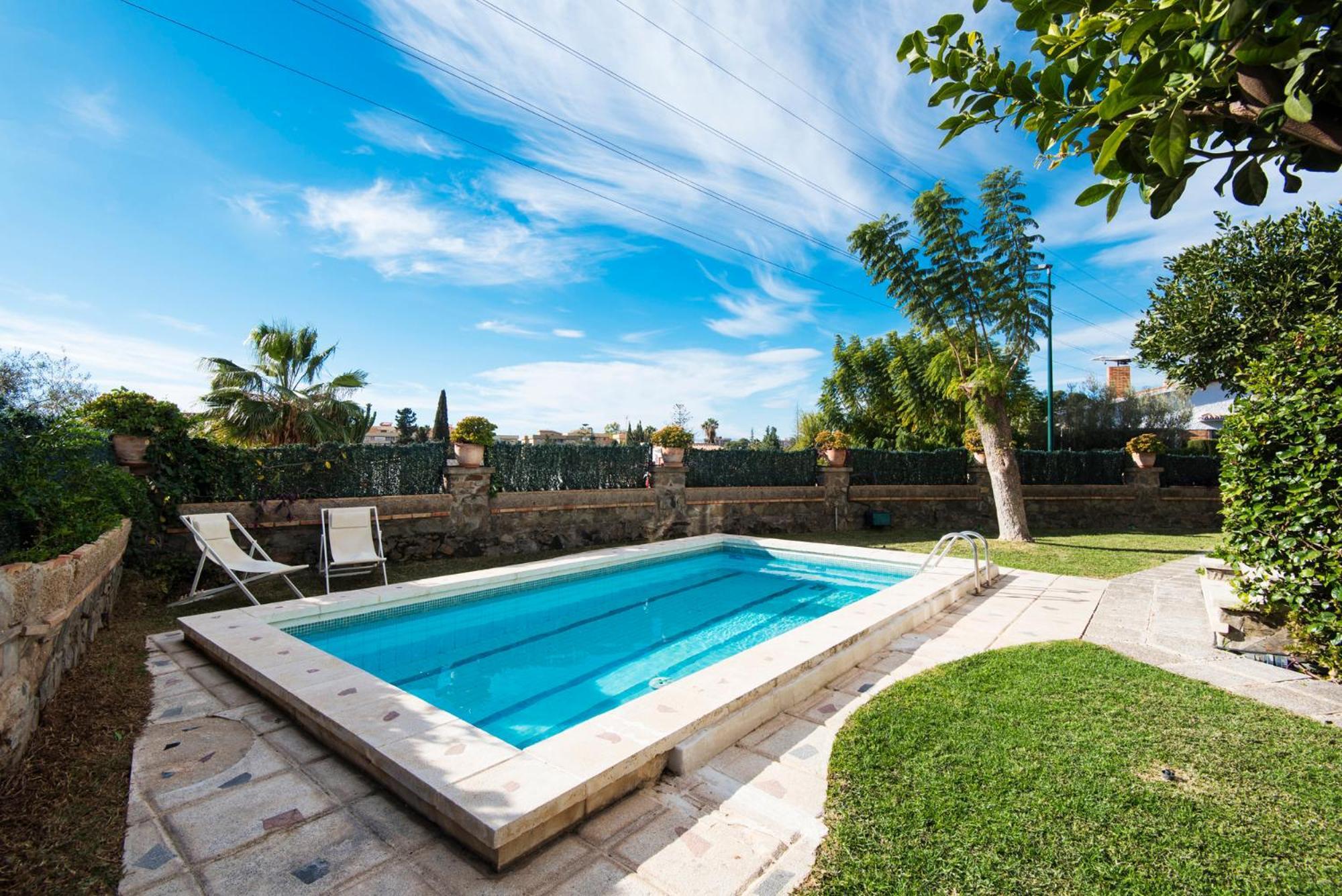 Queen Of The Ocean Villa: Stately Style House With Pool Сasa de vacaciones Málaga