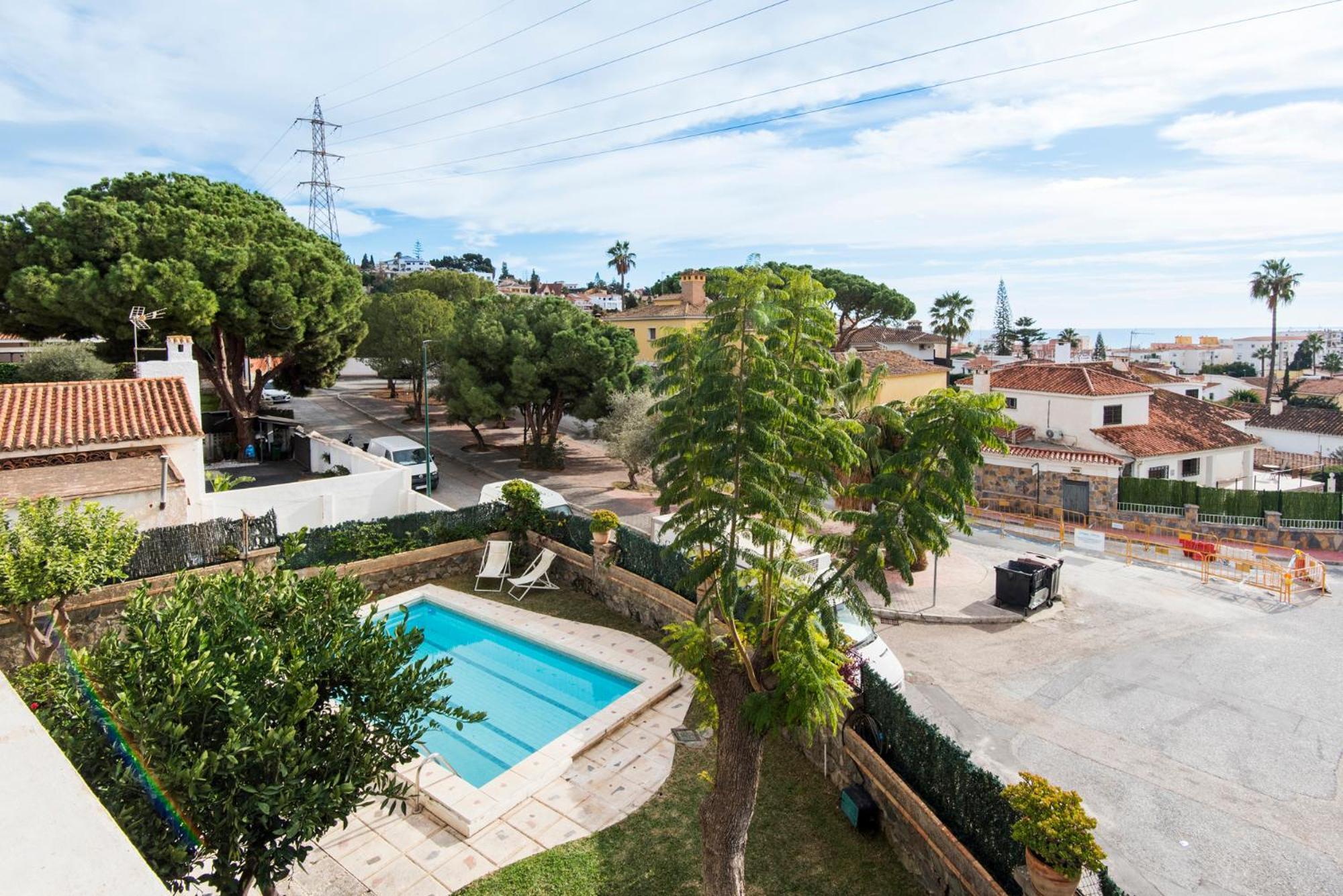 Queen Of The Ocean Villa: Stately Style House With Pool Сasa de vacaciones *