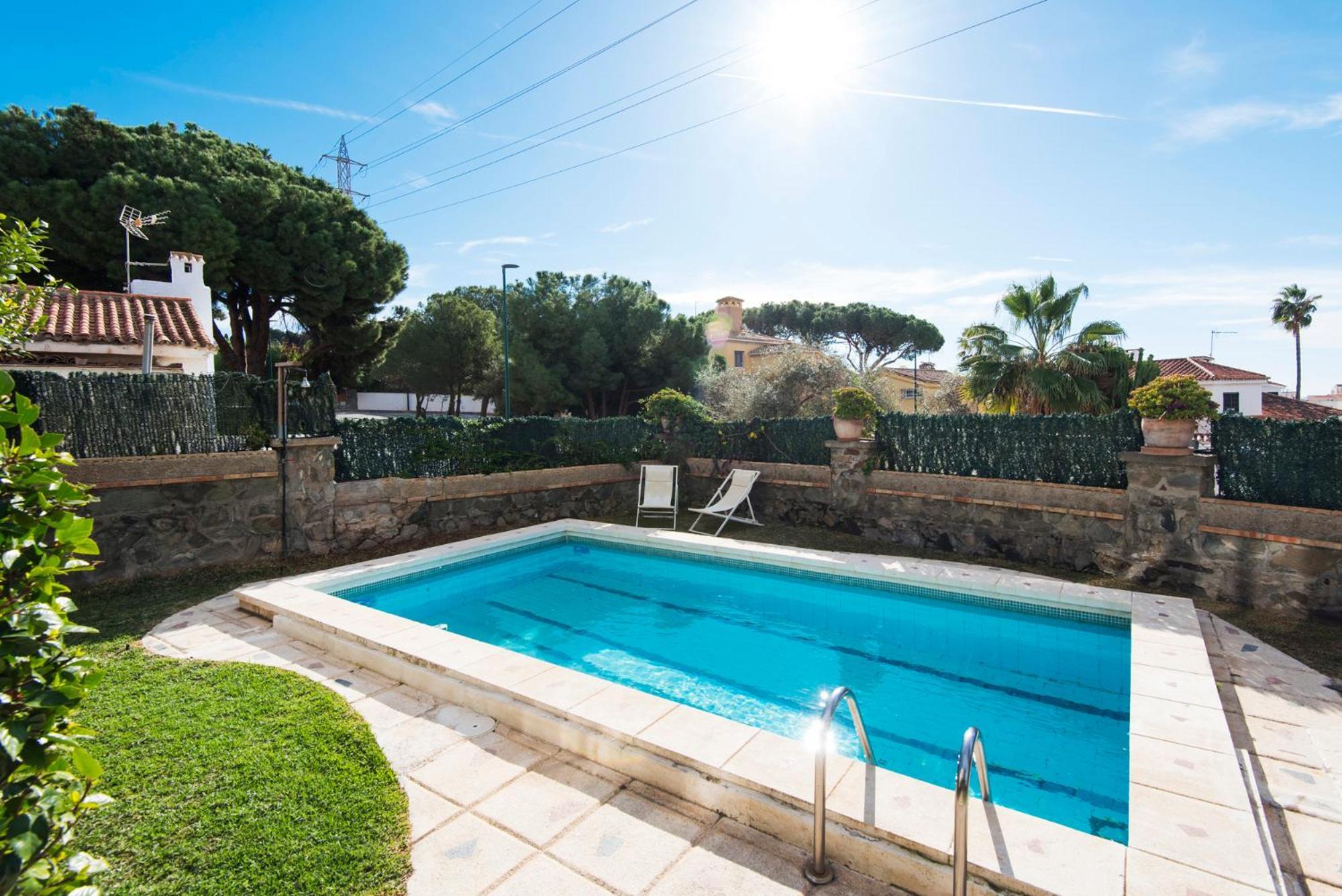 Queen Of The Ocean Villa: Stately Style House With Pool Málaga