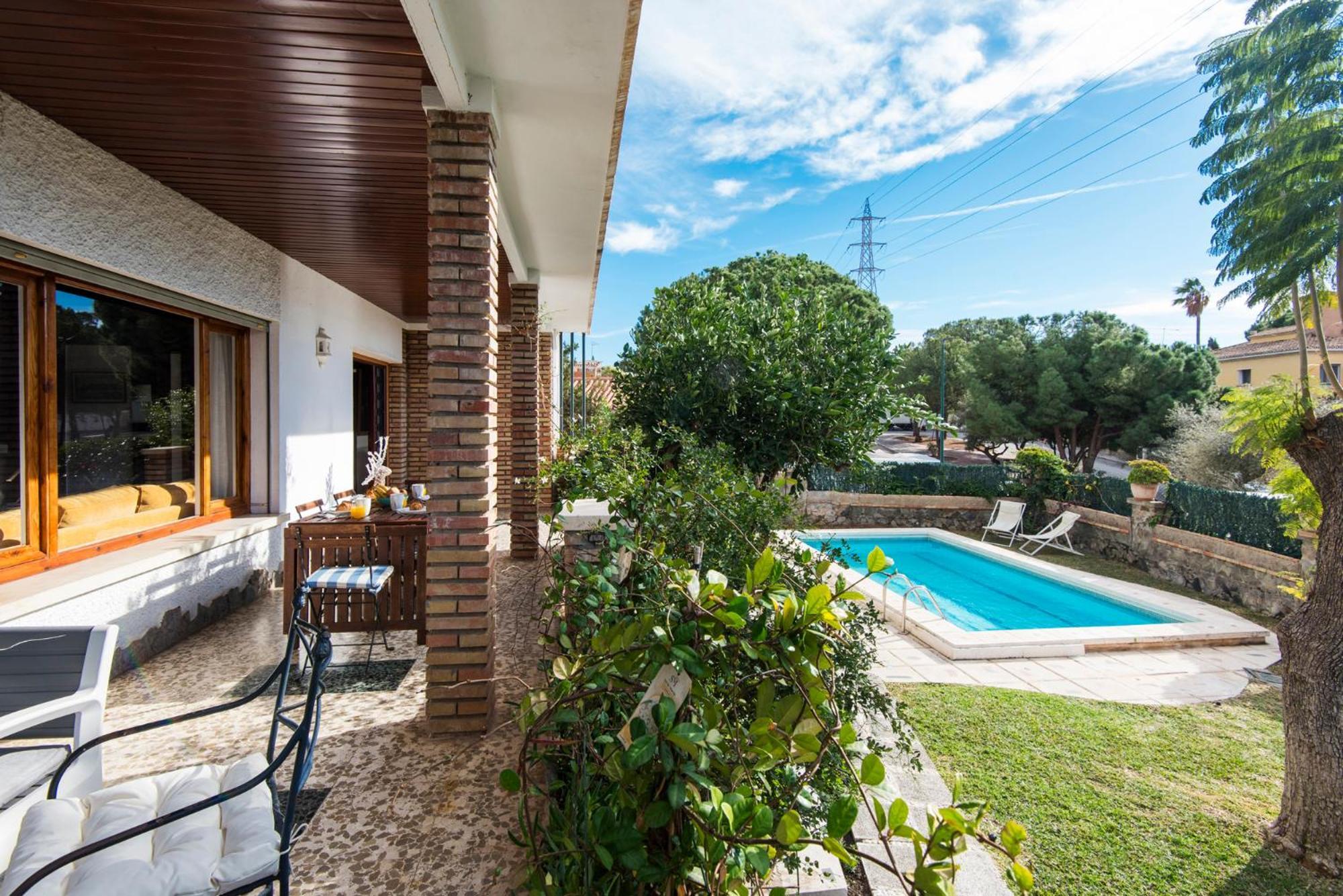 Queen Of The Ocean Villa: Stately Style House With Pool *