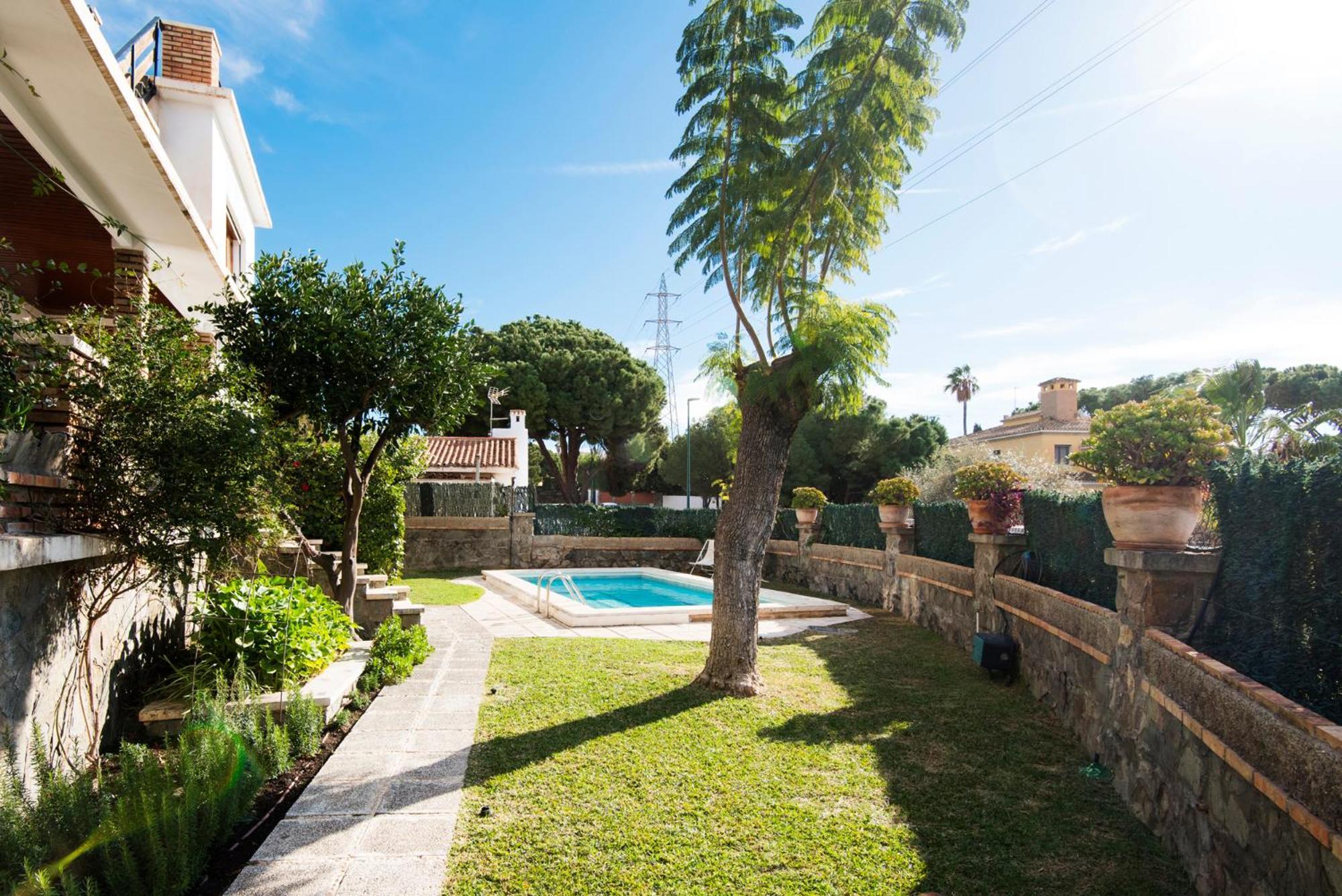 Сasa de vacaciones Queen Of The Ocean Villa: Stately Style House With Pool *