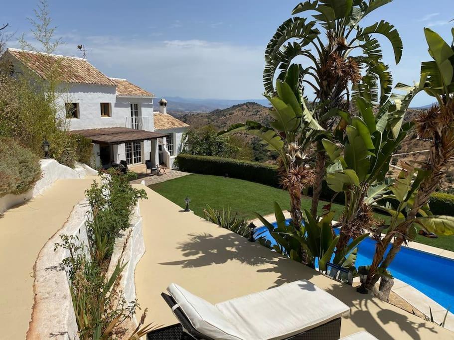 Charming Spanish In Beautiful Nature Villa *