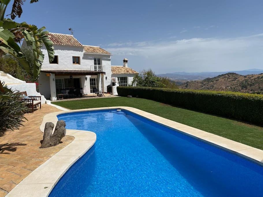 Charming Spanish In Beautiful Nature Villa Málaga