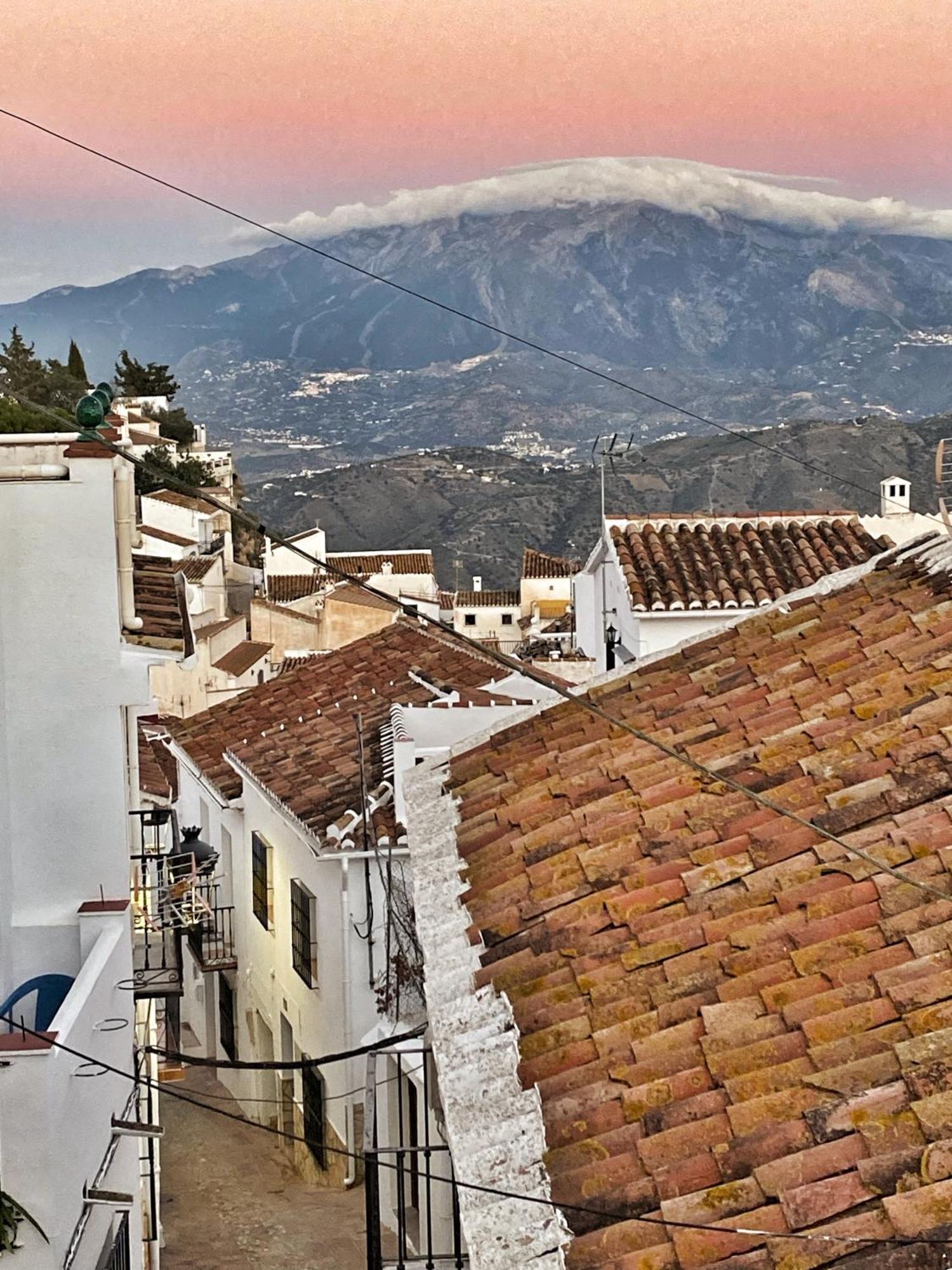 Casita De Azulejos In Comares Holiday home *