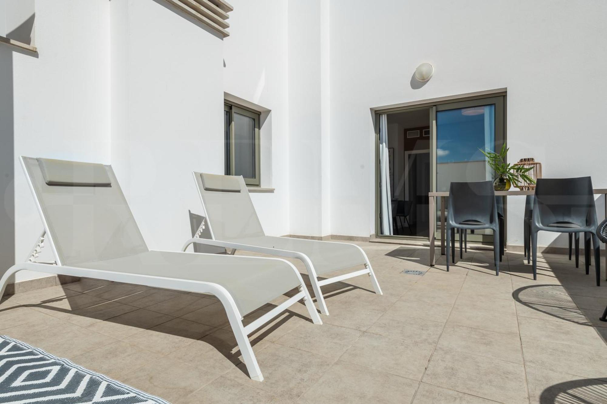 Vibrant With Terrace By Rems Málaga