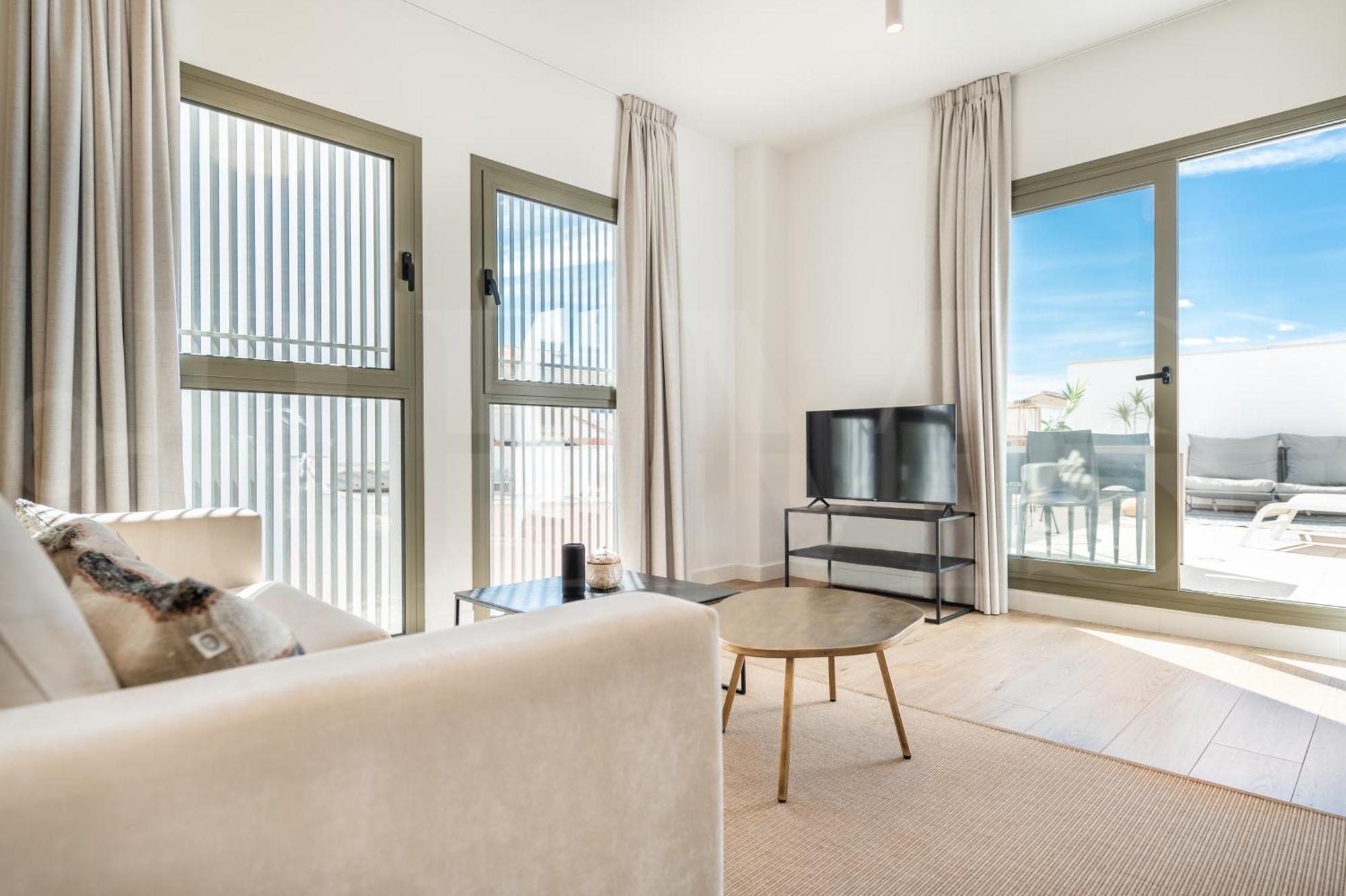 Vibrant With Terrace By Rems Málaga