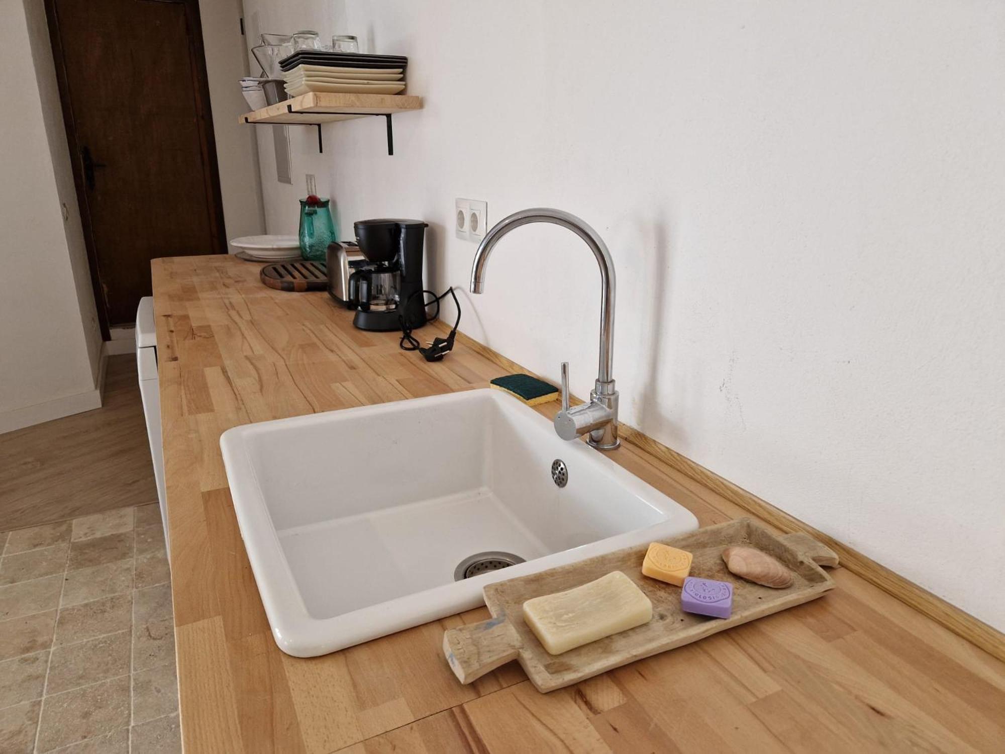 Amplia Y Tranquila Con Bano Privado En Piso Compartido *