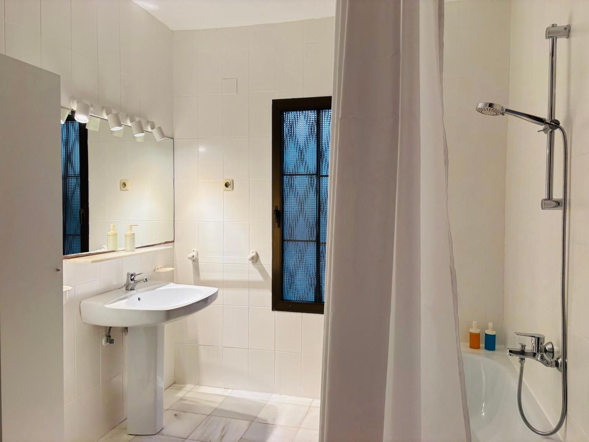 Villa Oasis Pinares De San Anton -pool, Sea, Near Center- Malaga