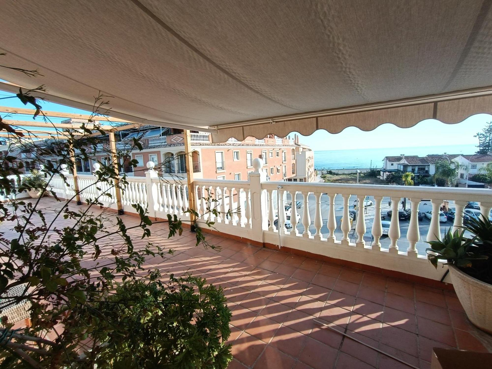 Lovely Penthouse In Front Of The With Free Parking Apartamento