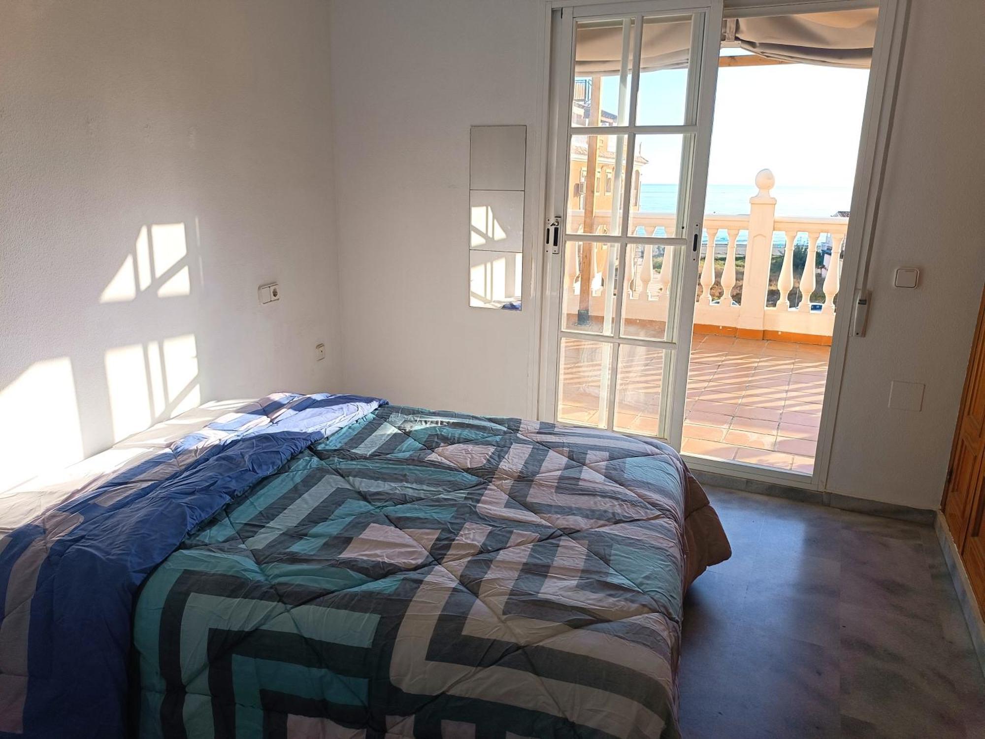 Lovely Penthouse In Front Of The With Free Parking Apartamento