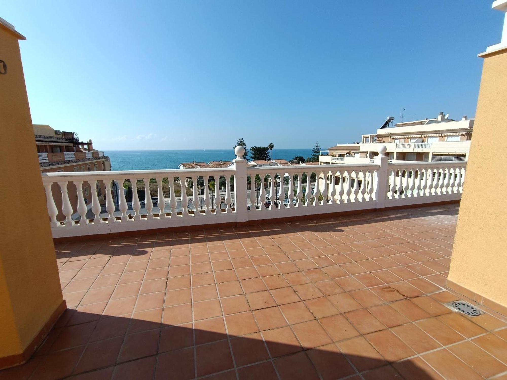 Lovely Penthouse In Front Of The With Free Parking Apartamento Málaga
