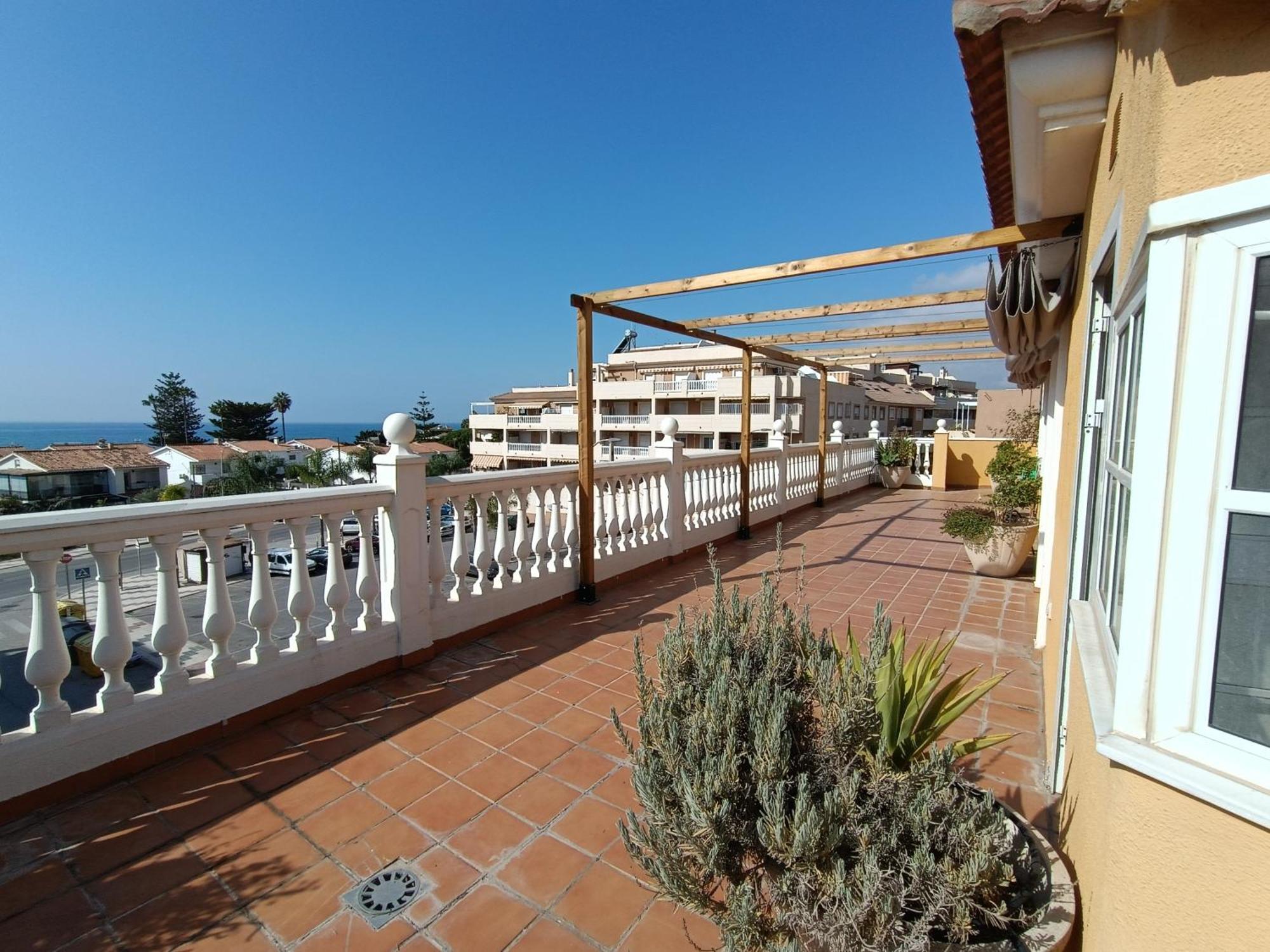 Apartamento Lovely Penthouse In Front Of The With Free Parking Málaga