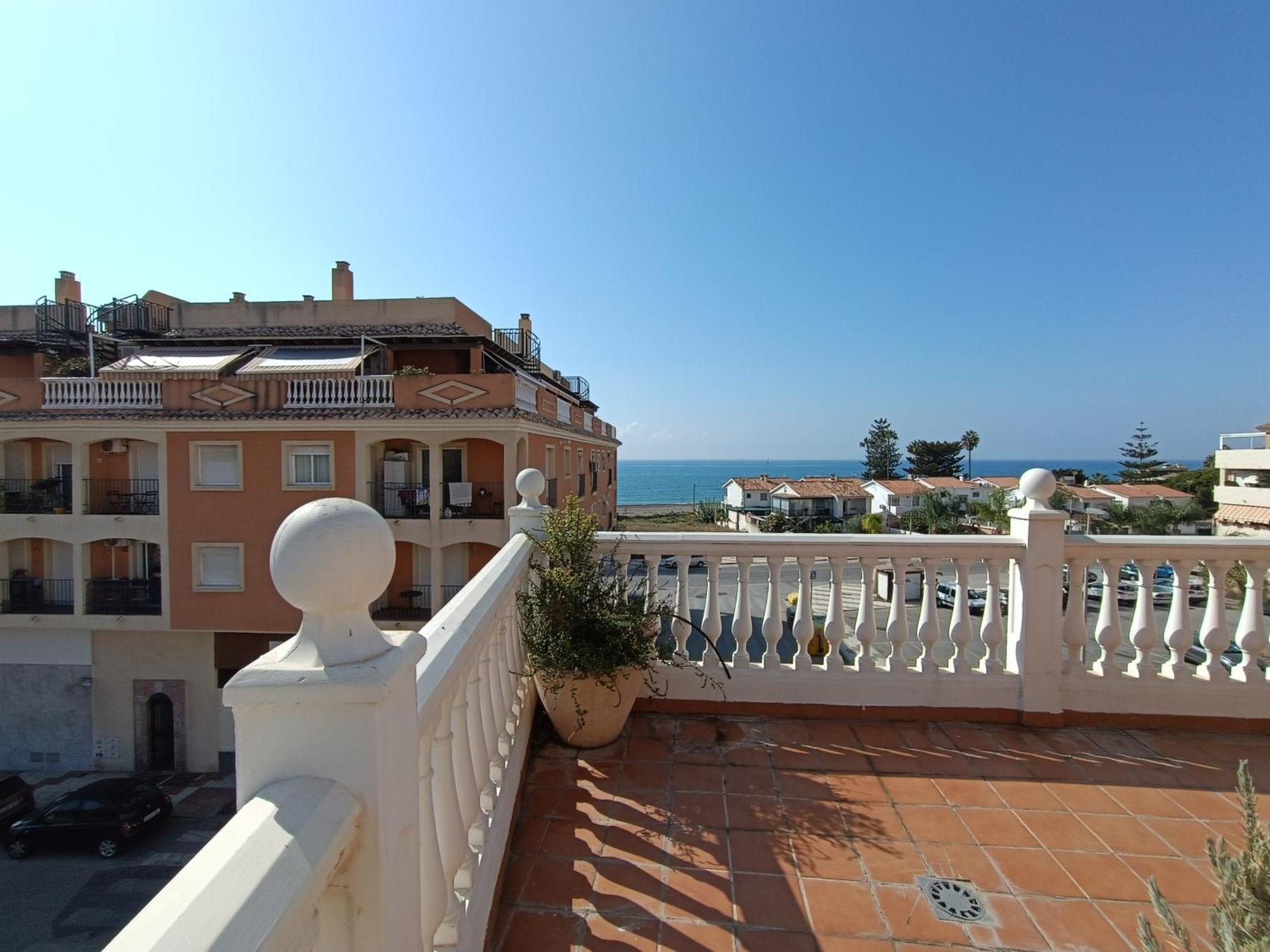 Apartamento Lovely Penthouse In Front Of The With Free Parking