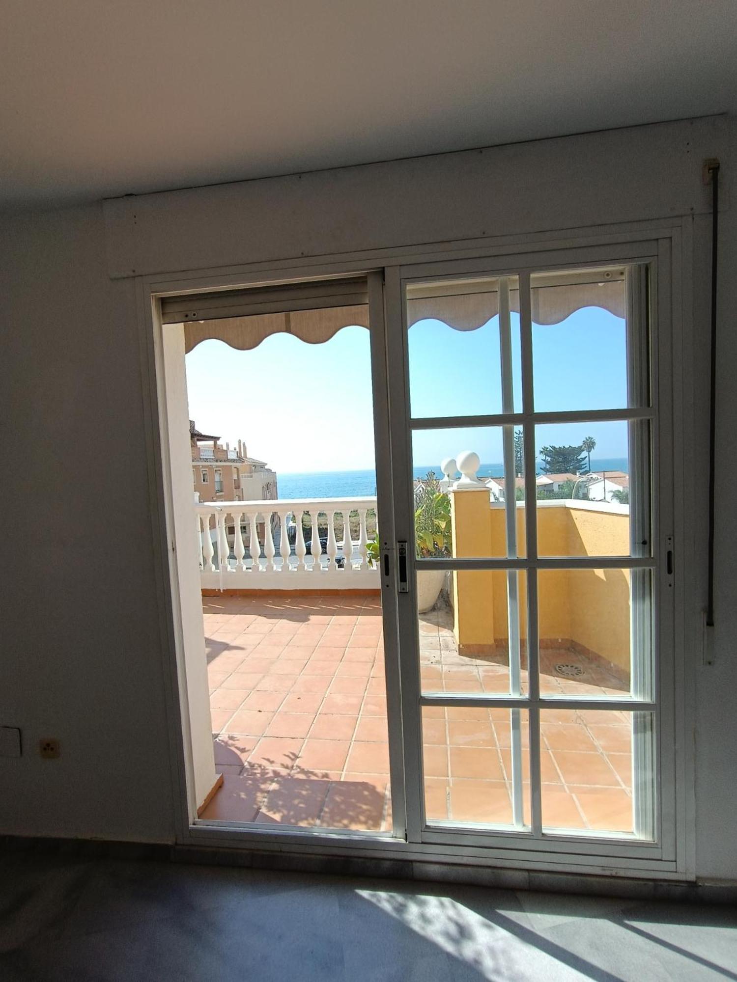 Apartamento Lovely Penthouse In Front Of The With Free Parking *
