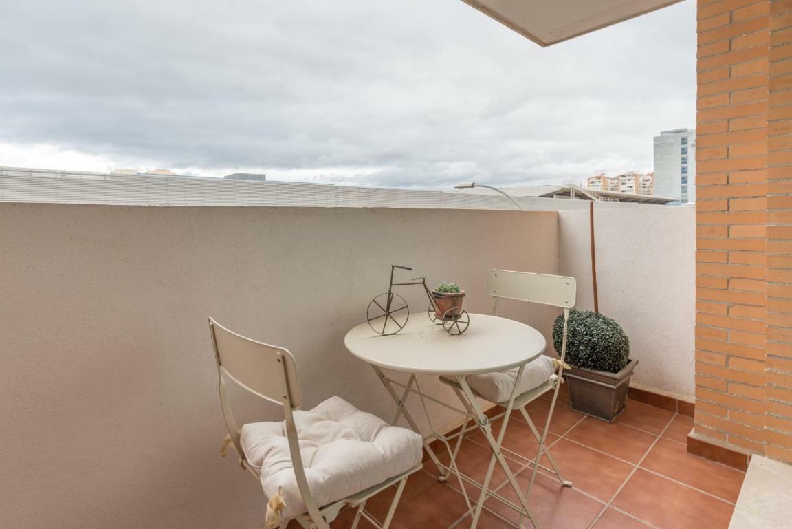 Buena Locacion Estacion Maria Zambrano Cerca De La Playa Y Centrico Apartamento