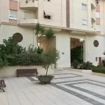 Apartamento Teatinos con piscina espectacular, aire acondicionado en salón-comedor y ventiladores en habitaciones