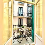 ELE Apartments Compañía