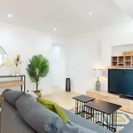 Gorgeous Renovated Apartment 2Br Ac