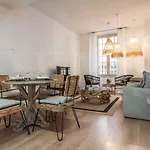 Lovely Boho Apartment With Parking - Historic Center By Rems