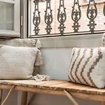 Lovely Boho Apartment With Parking - Historic Center By Rems