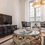 Lovely Boho Apartment With Parking - Historic Center By Rems