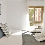 C9 Roomy Luminous 5 Bedroom In Town