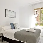 C9 Roomy Luminous 5 Bedroom In Town