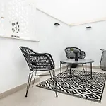 Modern Apartment With Patio & Parking By Rems