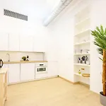 Modern 3 Bedroom, City Center With Patio & High Ceilings By 10Tosea