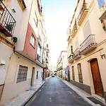 Modern 3 Bedroom, City Center With Patio & High Ceilings By 10Tosea