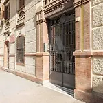 Modern Apartment Next To The Cervantes Theatre By Rems