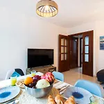 Victoria Square 2, Center Apartment
