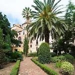 Victoria Square 2, Center Apartment