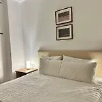 En Pleno Centro, Super Coqueto Y Perfecto Para 2,