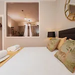 C31 Deluxe Apartment Into Cathedral Square