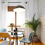Central Apartment With Pool