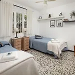 Apartamento con terraza y amplio jardín privado