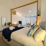 Estudio Maria Zambrano - A Pasos De La Estacion