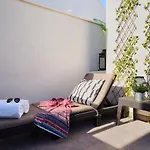 Studio Deluxe With Shared Roof Terrace