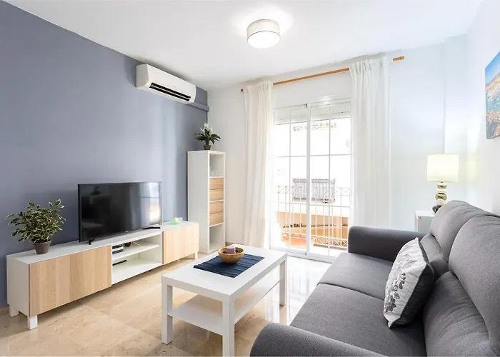 Holidays2Malaga Capuchinos French balconies, private parking, WiFi&Air con